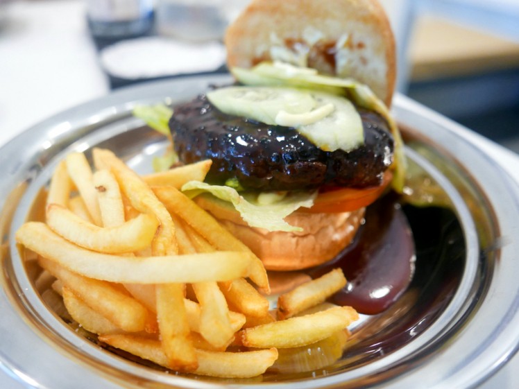 5. Hamburger sandwich with rich sauce, topped with fried egg
