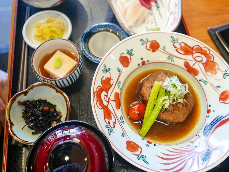 4. Yoshinari - customisable lunch set