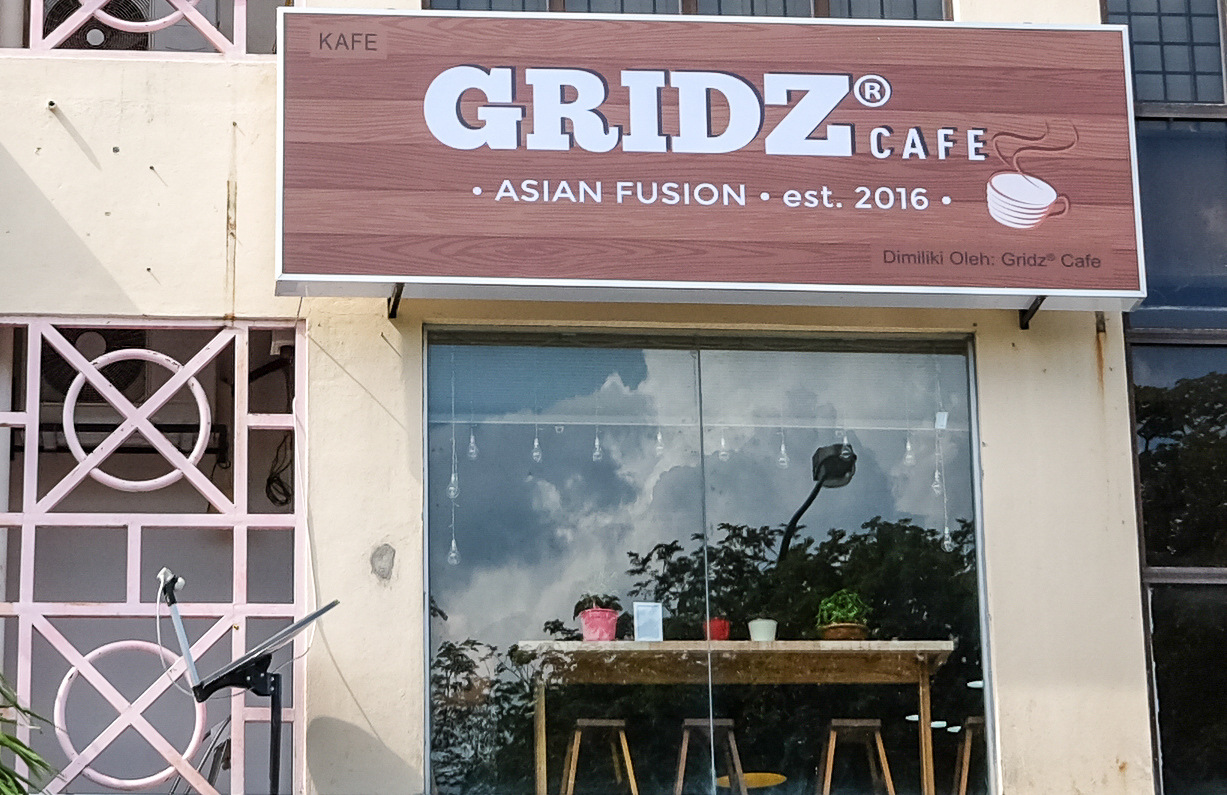 13. Gridz Cafe