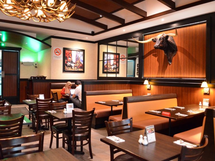 LongHorn Steakhouse at The Curve: Restaurant Review