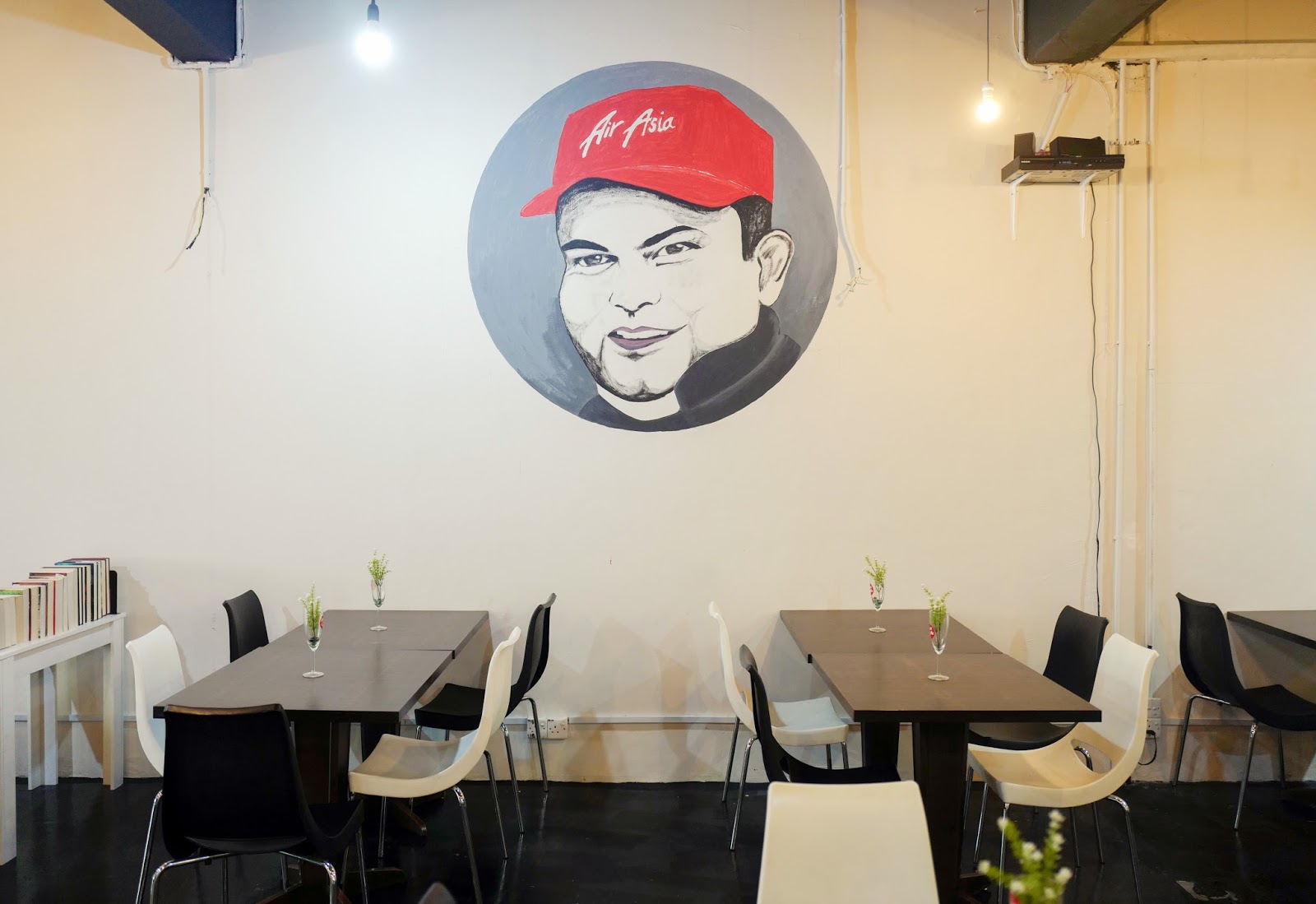 1. Max Cafe-min