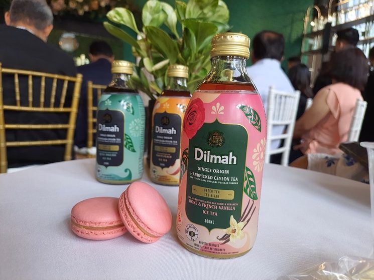 dilmah tea and macaroons