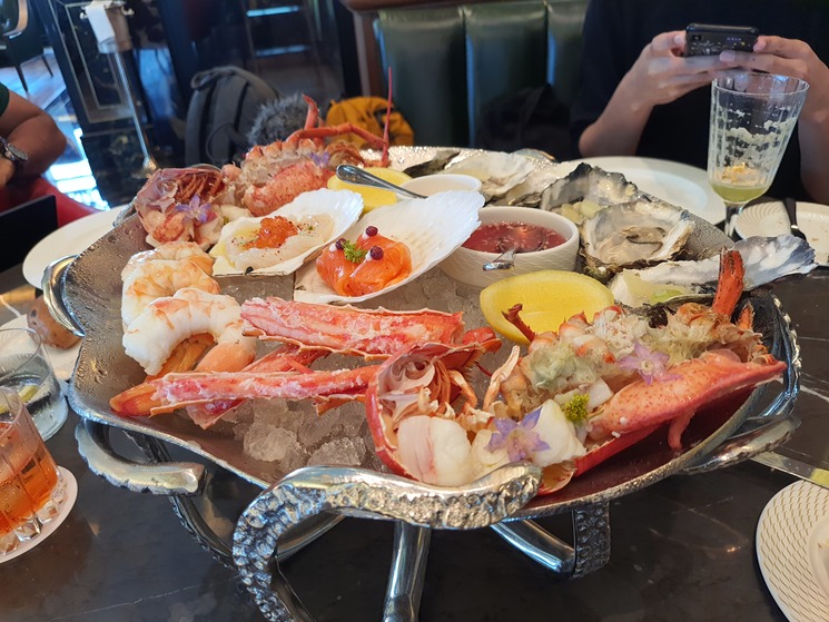 gordon ramsay seafood tower