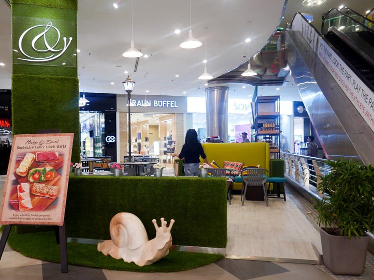 Hedge & Snail at Bukit Bintang: Snapshot