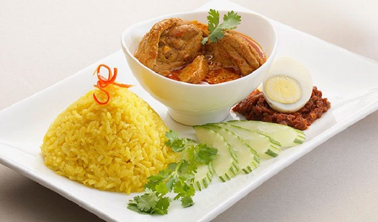 Sepiring-Nasi Kunyit with Curry Chicken