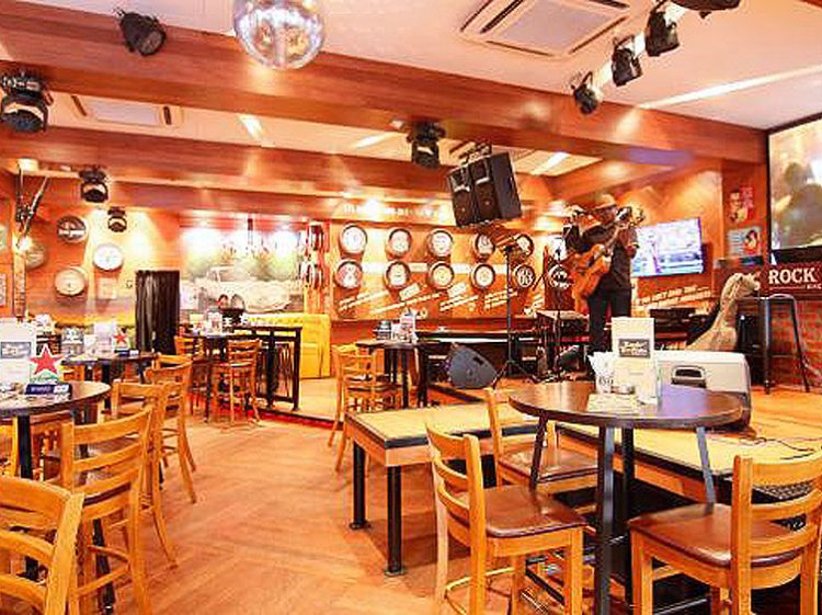 Rock Bottom Kitchen and Bar Bangsar: Proprietors