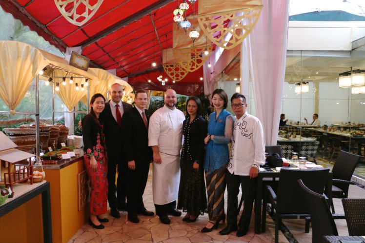Dine and Donate at Lemon Garden, Shangri-La: Snapshot