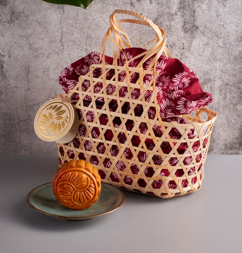 The RuMa Hotel and Residences x FERN Batik Mooncakes