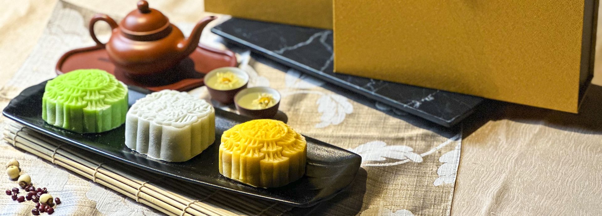 One World Hotel Unveils Delectable Mooncakes for the Mid-Autumn Festival